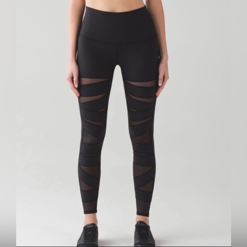 Like new Lululemon mesh cutout wonder under leggings